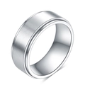 Vue détaillée d'une bague en acier inoxydable argenté de 8 mm avec finition brossée - US 7 / Acier