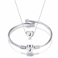 Poliertes Edelstahl-Schmuckset in Silber mit Herzanhänger und Armreif mit dem Buchstaben J - Buchstabe J