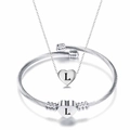 Silbernes Schmuckset aus Edelstahl mit Herzanhänger und Armband, graviert mit Buchstabe L - L