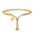 Detailopname van een gouden kralenarmband met gegraveerde letter U-hanger en verstelbare sluiting - Letter U