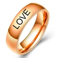 Anillo minimalista de 5mm en acero inoxidable oro rosa con texto LOVE grabado - Oro Rosa Love