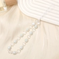 Cordino corto per cellulare con perle iridescenti e cinturino da polso bianco elegante - Ciondolo per Telefono Effetto Ceramica (K2135)