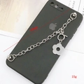 Chaîne de téléphone en métal argenté avec pendentif fleur sur coque noire - Bracelet / Bracelet Pendentif Fleur de Prunier (K1240)