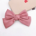 Fiocco rosa in raso per scarpe tipo clogs con trama di seta plissettata - Clip Attaccata / Fiocco a Doppio Strato (Clip per Scarpe Rosa) (K2330)