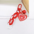 Détail du porte-clés coeur rouge avec chaîne acrylique, pendentif pailleté et cloche - Rouge