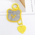 Primo piano portachiavi a specchio orso giallo con ciondolo a cuore Mezzo Piano su legno - Ciondolo / Giallo