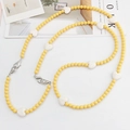 Détail des perles en cœur acrylique coloré et perles jaunes sur une chaîne - Cœur 2-en-1 Bandoulière / Jaune