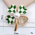 Spilla a quadrifoglio in smalto a scacchi verdi con perle e strass scintillanti - D439 Quadrifoglio Smaltato