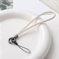 Dragonne de téléphone tressée blanc cassé avec anneau et boucle en métal gris foncé - Wristlet - White
