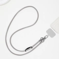Primer plano del cordón trenzado gris para móvil con gancho metálico y parche - Estilo Cuero PU (K1904) / Gris