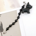 Dettaglio del pendente a forma di bulldog francese con perline nere e chiusura in metallo - Nero