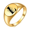 Detailansicht eines 18K Gold-Siegelrings mit polierter Gravur des floralen Buchstabens L - Buchstabe L Stil