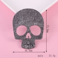 Detailansicht der gunmetal Totenkopfmaske mit Maßen 73,5x56,5 mm und floralem Reliefmuster - Waffenschwarzer Geisterkopf (D473)