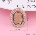 Detailansicht einer 26mm x 20,5mm Vintage-Cameo-Brosche mit Kristallrand-Design - Champagner Schönheitsporträt (D050)