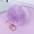 Porte-clés pompon en fausse fourrure violette 8cm avec fermoir doré pour sacs à main - Boule de Fausse Fourrure de Lapin 8cm / Violet Taro