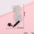 Katzenbrosche mit Strasssteinen Maße 66mm mal 18,7mm und schwarzem Sternanhänger - D520 Full Diamond Weiße Katze