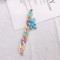 Detalle de cadena de resina macaron con colgante de oso azul y cierres de metal plateado - Azul (Con Tornillos)