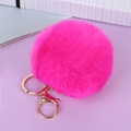 Porte-clés en fourrure de lapin synthétique rose rouge avec mousqueton en métal doré - Boule de Fausse Fourrure de Lapin 8cm / Rose rouge