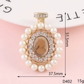 Dettaglio spilla cammeo ovale vintage con perle e strass, misura 51,5 mm per 37,5 mm - Flacone di Profumo con Perle Cammeo (D402) / Senza Fibbia della Scarpa