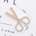 Goldenes Scheren-Accessoire mit Strass und Perlen 47mm x 33mm für DIY-Schmuck - Gold