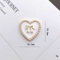 Ciondolo a cuore dorato con perle bianche e fiocco per accessori scarpe fai-da-te - Cuore di Perla Smaltato Bianco (D1810) / Senza Fibbia della Scarpa
