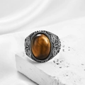 Vintage Herrenring aus Edelstahl mit ovalem Tigerauge-Stein und floraler Gravur - Größe 7 / Holzmaserung Stil