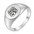 Primer plano detallado de un anillo de sello de acero inoxidable pulido con grabado negro - Talla 4 / Letra del alfabeto J