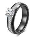 Moderne 6mm keramische ring in zwart en zilver met grote solitair en zirkonia micro-pave - US 6 / Zwart