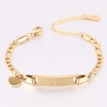 Goldenes Edelstahl-Figaro-Kinderarmband mit rechteckiger Platte und Herzanhänger - Gold Herz (1)