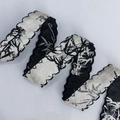 Ruban jacquard style lavis d'encre avec texture botanique abstraite noir et blanc - Bord Festonné / Bambou à l'encre
