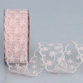 Gros plan d'un ruban en dentelle rose clair avec broderie florale pour loisirs créatifs - Style ciel étoilé / Rose
