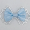 Hellblaue 3,5 cm Polyester Satinschleife mit weißer Spitze für DIY Puppenbekleidung - Blauer Doppelohr-Stil