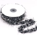 Handgemaakt zwart en wit gemengd pluizig pompon-garenkoord op witte plastic spoel - Fijne Stijl / Zwart