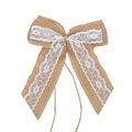 Fiocco rustico in juta con pizzo floreale bianco per decorazioni natalizie DIY - Fiocco in Iuta e Pizzo a Coda di Rondine (12*25cm)