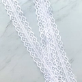 Elegant 3cm white lace ribbon with scalloped edges and floral hollow design for DIY crafts - Bleached White