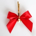 Rote Satinschleife Weihnachtsanhänger mit kleiner goldener Glocke und Halter - Red Polyester Ribbon Bow