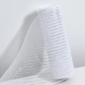 Rouleau de filet décoratif blanc avec fils métalliques argentés pour emballage de Noël - 26cm de Large / Blanc Avec Fil d'Argent