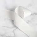 Gedetailleerd overzicht van het 5 cm brede witte elastische lint met geweven textuur voor DIY - Breedte 3.8 Lengte 9 / crème