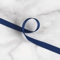 Ruban en coton polyester bleu marine mat sur marbre pour emballage cadeau DIY - Largeur Étroite / Bleu marine