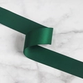 Ruban de satin mat vert foncé en polyester pour emballage cadeau et décorations DIY - Largeur Large / Vert Foncé