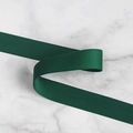 Ruban de satin vert foncé mat pour emballage cadeau et décoration DIY sur marbre - Spécification Moyenne / Vert Foncé