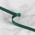 Bosgroen mat katoenen lint voor DIY-strikken en elegante geschenkverpakking op marmer - Smalle Breedte / Donkergroen