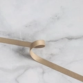 Ruban de satin mat en polyester champagne avec une courbe élégante en forme de S - Largeur Étroite / Jaune désert