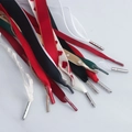 Détail de divers rubans en polyester et cordons avec embouts métalliques - Plusieurs Embouts (Transparent/Fer/Noir)