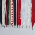 Détail de poignées en ruban côtelé en polyester avec embouts métalliques pour sacs cadeaux - Multi-Matériaux (Autres Matériaux Disponibles)