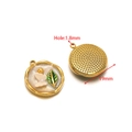 Ciondolo a rosa dorata rotonda con perla e dettaglio foglia verde, diametro 19mm - Ciondolo farfalla rosa bianco sporco rotondo dorato da 19 mm (F2437-2441)
