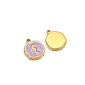 Pendentif doré avec émail violet et relief d'hippocampe sur un fond blanc épuré - Petit hippocampe / Trou Intérieur 1.7mm / Violet
