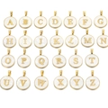 Set aus goldenen runden Anhängern mit 26 Buchstaben A-Z und weißem Muscheleinlage - Buchstabe A / Goldbasis