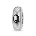 Nahaufnahme von S925 Silber Charm Buchstabe Q mit schwarzer Emaille und Zirkonsteinen - Buchstabe Q (PA0173-17)