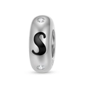 Makro-Detail des S-Buchstaben-Charms aus 925er Sterlingsilber mit weißem Zirkon und S925-Prägung - Buchstabe S (PA0173-19)